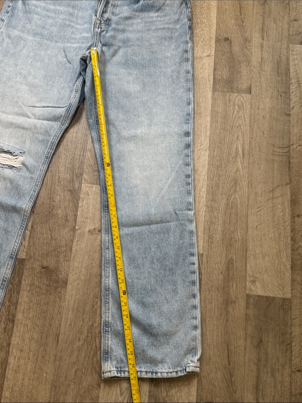 H&M Women’s Relaxed Light Blue Distressed Jeans. Size 12 - Picture 7 of 12